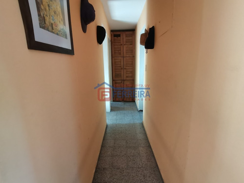 Vende Apartamento 2 Dormitorios Y Terraza - Acepta Banco
