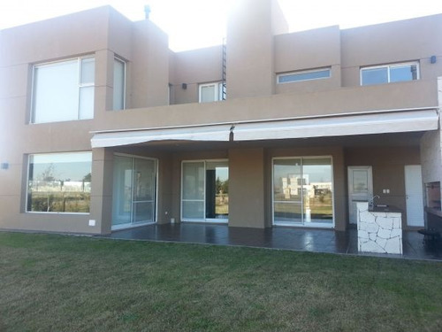 Venta Casa En Barrio San Eliseo, Estilo Minalista Corredor Canning -san Vicente