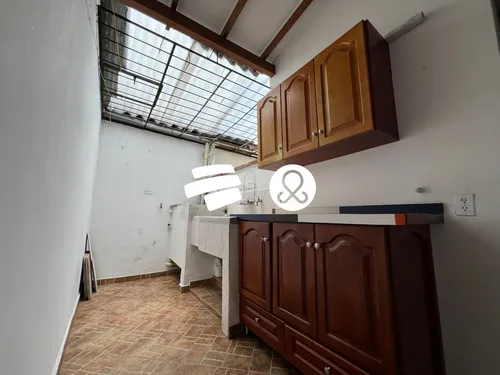 Casa En Venta A Dos Cuadras Del Parque De Bello