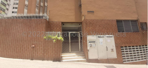 Imagen 1 de 18 de Ofc Venta De Cómodo Apartamento En La Parroquia Altagracia / 22-24274