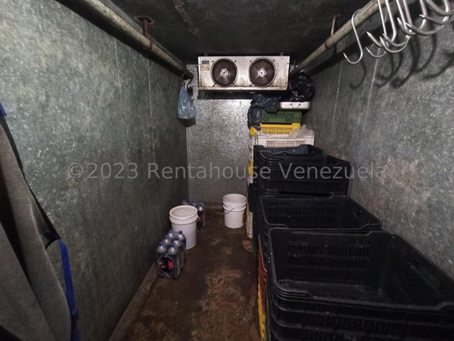 Vende Frigorífico Con Excelente Punto Comercial, Zona Muy Concurrida De Turmero Aragua 24-1133 Irrr
