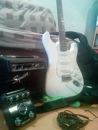 Guitarra Electrica Fender Con Amplificador Y Pedalero