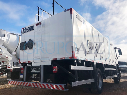 Imagem 6 de 11 de Caminhão Comboio Abastecedor 6000 L Vw 17.230 Constellation