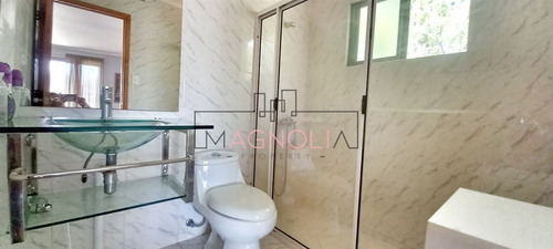 Casa En Venta De 5 Dorm. En Limache