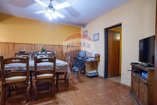 Venta Casa 4 Amb. En Palomar Av. Rosales 2100