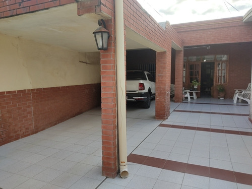 Vendo Casa 3 Dormitorios Y Local Comercial 