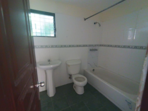 Imagen 11 de 30 de Vendo Casa De Oportunidad En Autopista De San Isidro 3 Habitaciones Principal Con Baño, Baños Común Sala Comedor Cocina Terraza, Cuarto De Servicio Con Baño Galería Marquesina. Cisterna 152 Metros