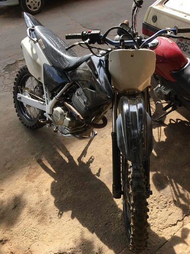 Imagem 2 de 5 de Honda Tornado