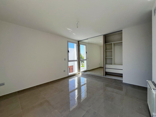 Lomas De Manantiales Duplex 3 Dormitorios 3 Baños A Estrenar