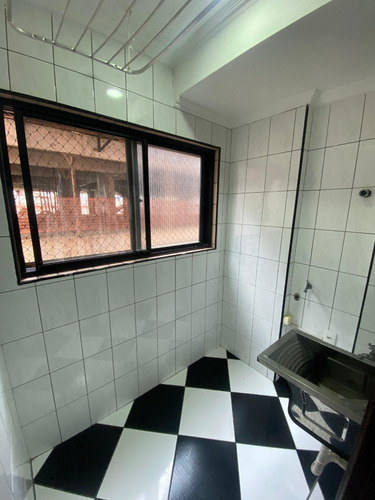 Apartamento 2 Dormitórios (1 Suíte) Em Ótima Localização!