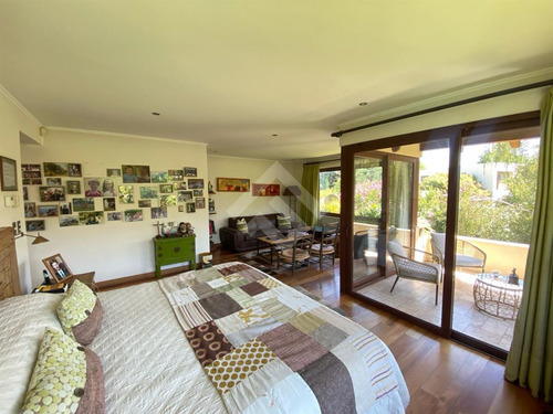 Casa En Venta De 5 Dorm + Estar Y Subt. En Las Brisas Co