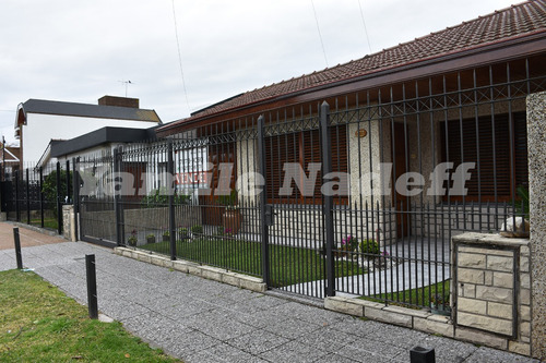 Impecable Casa En Venta Quilmes Oeste.