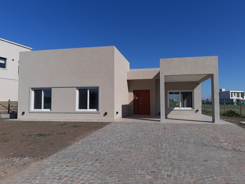 Venta Casa  En San Felipe, Quincho, Jardín, Parrilla, A Estrenar