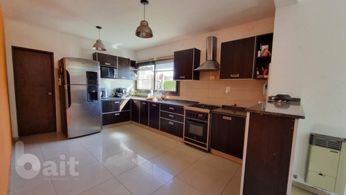 Imagen 3 de 29 de Venta Casa De 4 Dormitorios Con Pileta En Los Aromas, Valle Escondido!