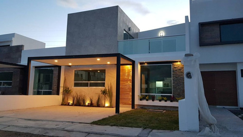 Hermosa Casa En Villas El Roble, 3 Recamaras, 3 Baños, Sala 