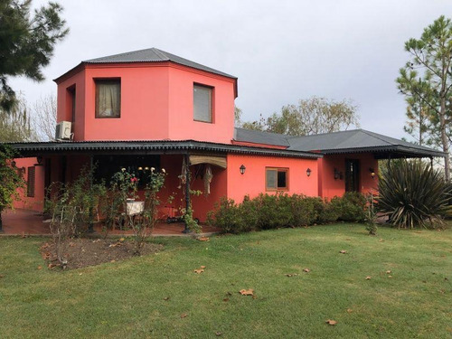 Casa Excelente Calidad En Barrio De Chacras