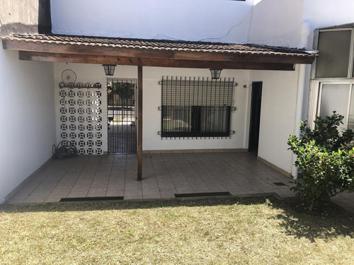 Imagen 17 de 30 de Chalet Clasico Con Local - Castelar Sur - Proximo A Estacion Castelar Y Moron - Venta