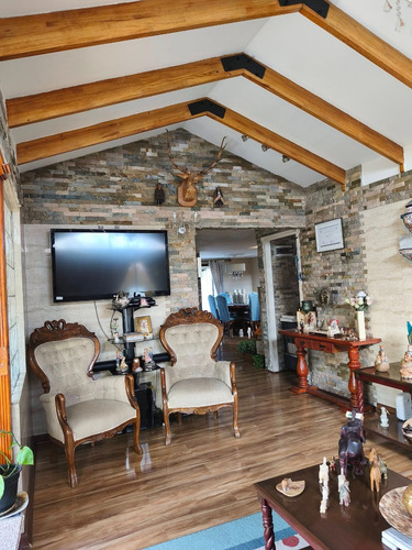 Hermosa Casa En Villa Los Cantaros, Quilicura.