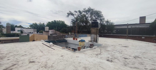 Casa En Venta 2 Dormitorios + Local Comercial