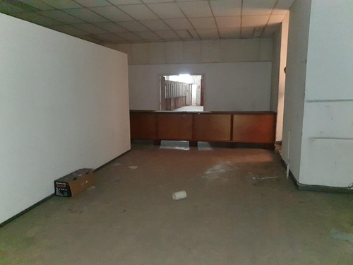 Imagen 5 de 8 de Local -soriano Y Andes, 8 Mts De Frente, 415 M2 !!