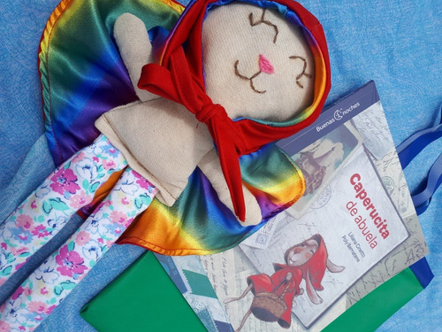 Imagen 4 de 9 de Kit Caperucita: Muñeca De Tela+ Caperuza + Cuento+ Bolsa
