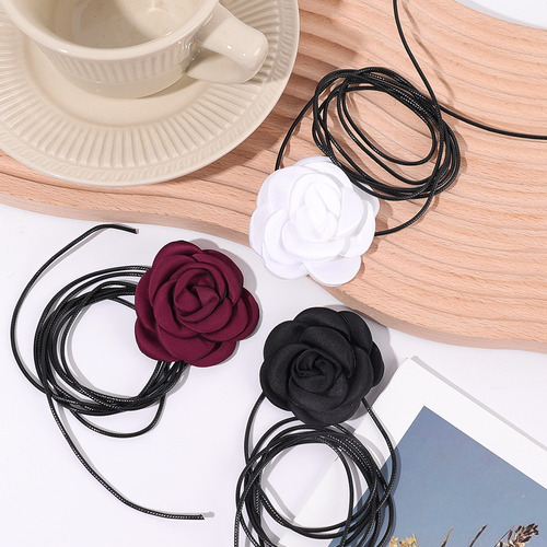 Gargantilla Sexy Rosa Con Cuello De Piel Y Flores