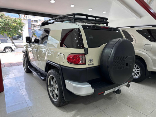 Imagen 6 de 12 de Toyota Fj .