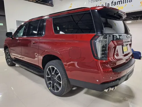 Chevrolet Suburban 5.3 V8 RST At