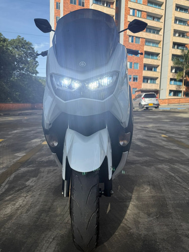 Nmax Blanca Como Nueva.