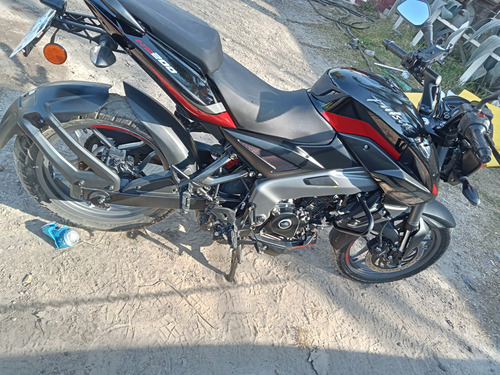 Pulsar Ns 200 Negra Con Rojo