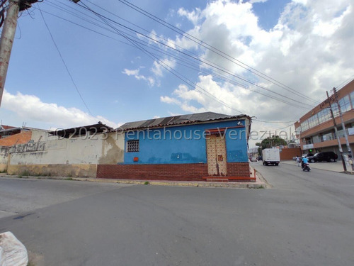 Casa En Esquina En Pleno Centro De La Ciudad De Cagua Estado Aragua Cuenta Con 705 Mtrs2, Con Gran Potencial Para Proyecto 23-32259 Irrr