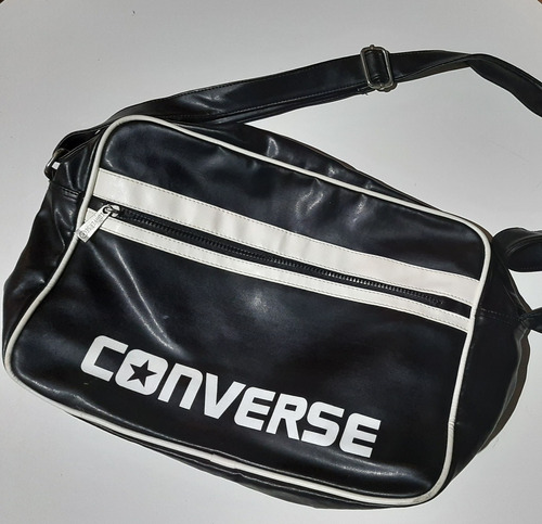 Bolso Rectangular Con Dos Cierres Y Tira