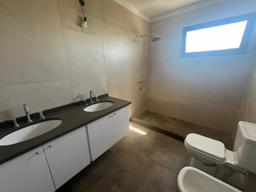 Casa En Barrio Ceibos Puertos Del Lago Lote Interno Escobar 3 Dormitorios Y Escritorio