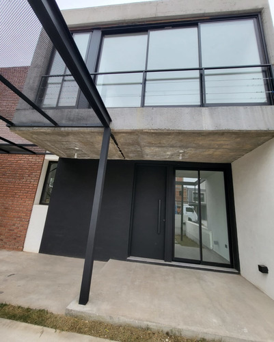 Imagen 18 de 21 de Duplex En Venta De 3 Dormitorios, Galeria Cubierta Con Asador, Cochera Doble