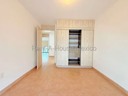Casa En Renta De 3 Recamaras En El Salitre