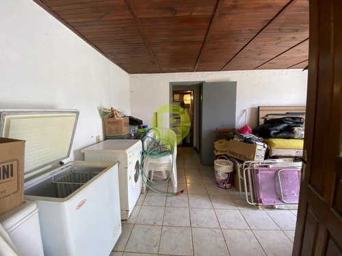 Ubicada En La Pedrera, A Pocas Cuadras Del Mar Y A Solo Dos De La Principal