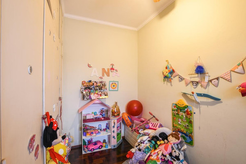 Casa De Pasillo En Venta De 4 Dormitorios Con Parrillero Y Cochera Centro