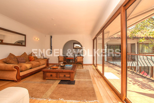 Venta Gran Casa En Las Condes, Quinchamalí