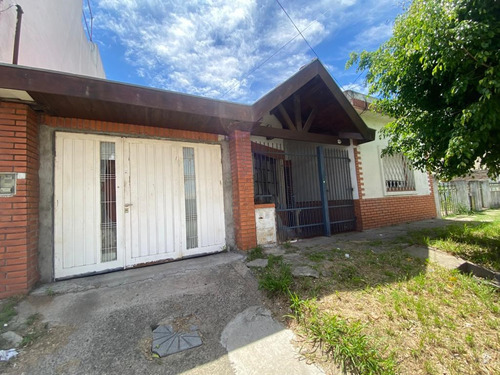 Casa Chalet  En Venta En El Palomar, Morón, G.b.a. Zona Oeste