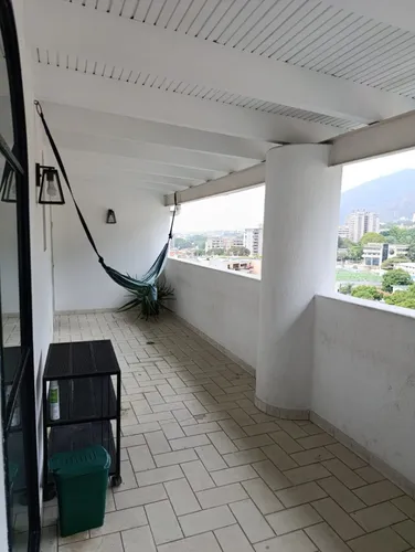 Se Alquila Apartamento En La Urb. Sebucan Con Vista Al Avila Y No Falta El Agua