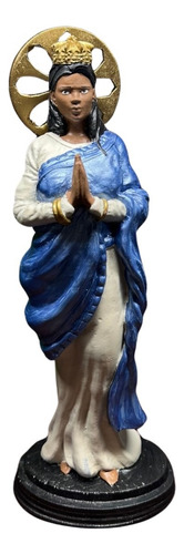Imagen realista de Santa Sara Kali, color blanco y azul de Studio Orion
