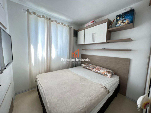 Imagem 13 de 30 de Apartamento Com 2 Dormitórios No Santo Antônio - V231
