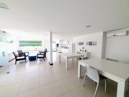 Imagen 28 de 30 de Venta De Apartamento Penthouse Dúplex De 4 Dormitorios Y 6 Baños En Suite, Frente Al Mar En Punta Del Este.