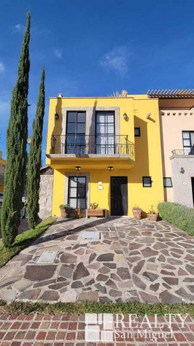 Casa Amarilla