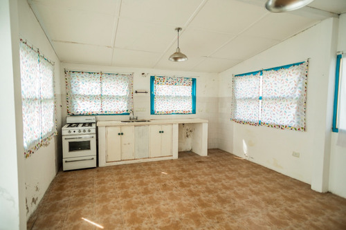 Oportunidad Única! Casa Frente Al Río, Ubicada En Punta Gorda Departamento De Colonia. Con Espectaculares Vistas Al Atardecer.