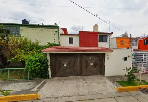 Casa 2 Pisos, 4 Recamaras En Valle Dorado. Dcr