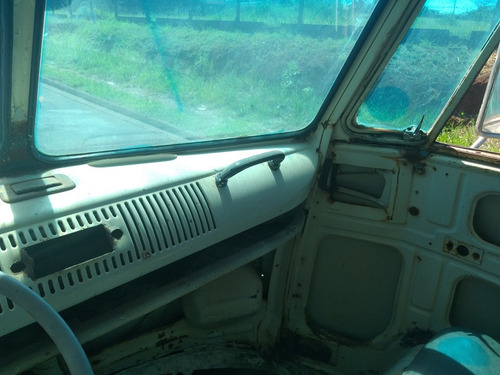 Imagem 4 de 11 de Volkswagen Kombi Corujinha 74 C/ Docks E Motor P/ Restaurar