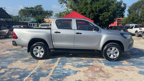 Imagen 3 de 15 de Toyota Huilux Sr 2019