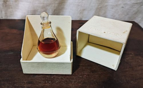 Antiguo Perfume Halston De Dama En Caja (Usado)