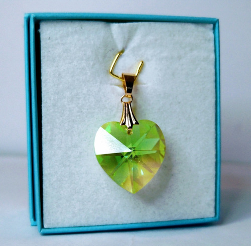 Imagem 2 de 5 de Pingente Coração Cristal Swarovski Peridot Boreal 1,8 Cm